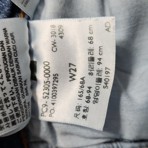 Levi's Skinny Wedgie Fit Distressed Jeans - Picture 9 of 9